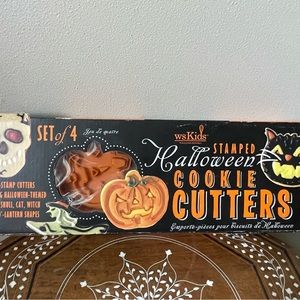 Williams Sonoma Kids Halloween Cookie Cutters Witch, Cat, Skull, Jack-O’-Lantern